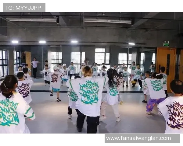 武汉街舞队的节奏解析与街舞文化的热潮探讨 武汉街舞队的节奏解析与街舞文化的热潮探讨