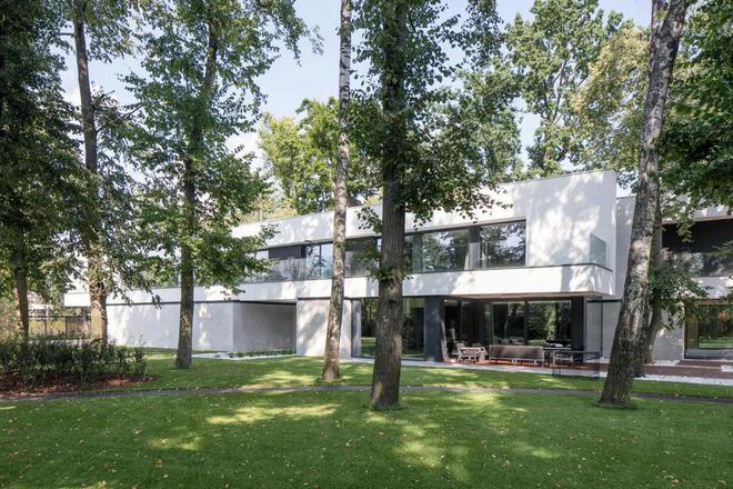 星空综合体育网页版LONG HOUSE：狭长地块上确当代美学之居(图2)