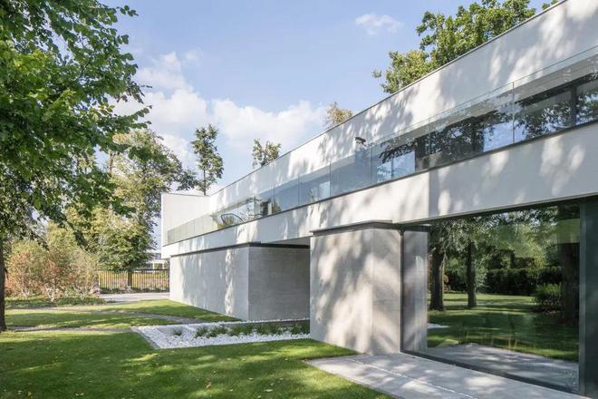 星空综合体育网页版LONG HOUSE：狭长地块上确当代美学之居(图5)