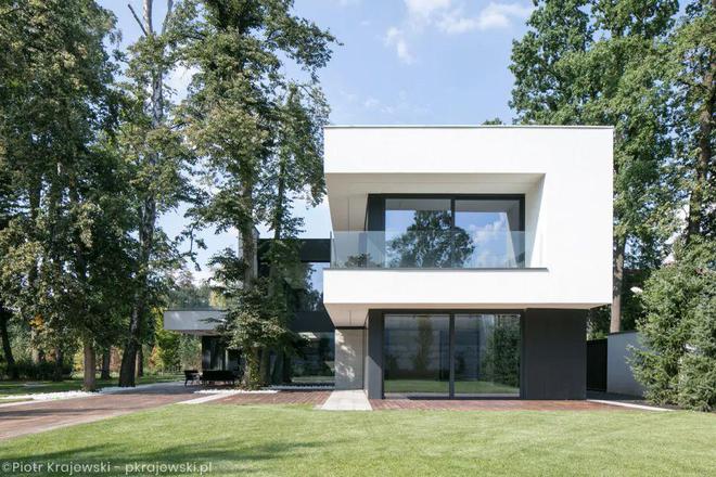星空综合体育网页版LONG HOUSE：狭长地块上确当代美学之居(图1)